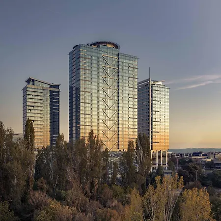 Grand Millennium Szálloda 5*